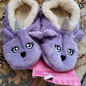 Inside warm cuddly slippers womens sz 7-8 unicorns